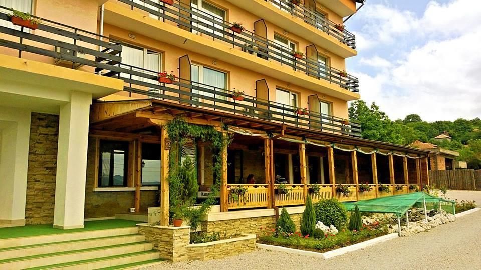 Family Hotel Lipite Tipchenitsa 外观 照片