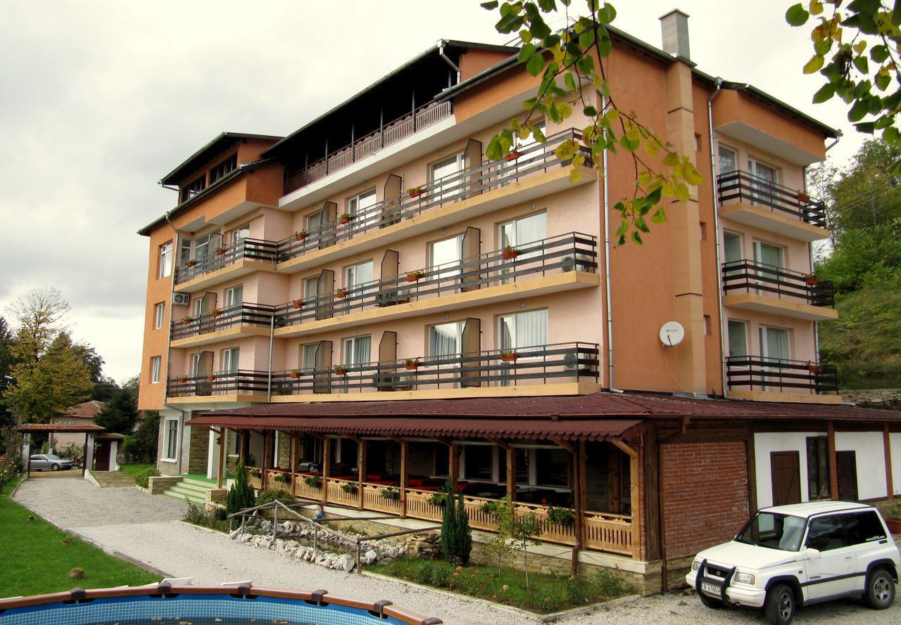 Family Hotel Lipite Tipchenitsa 外观 照片
