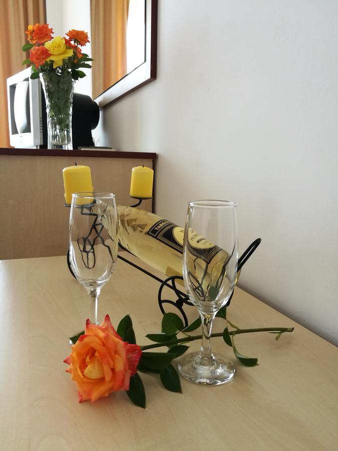 Family Hotel Lipite Tipchenitsa 外观 照片