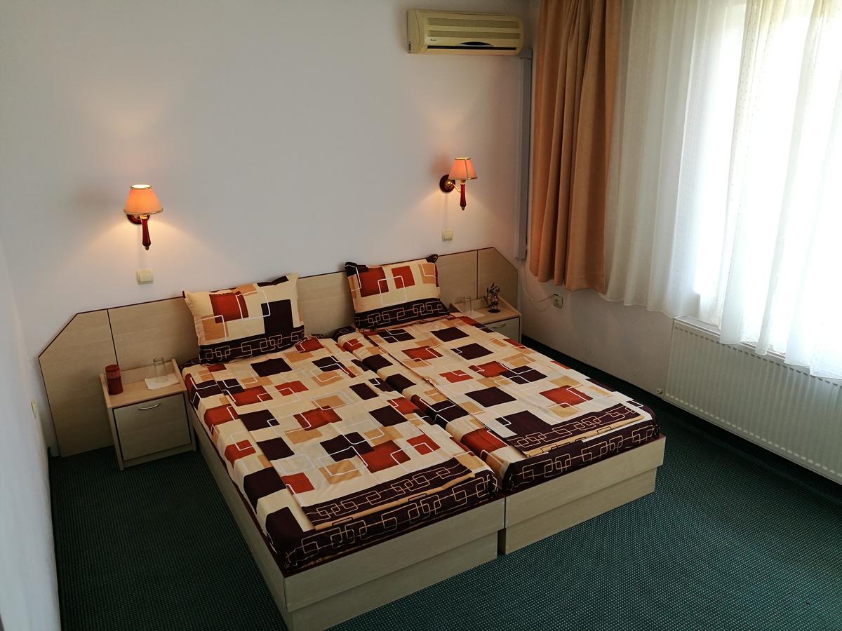 Family Hotel Lipite Tipchenitsa 外观 照片