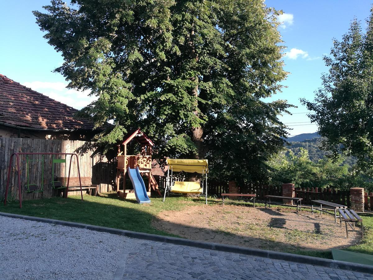Family Hotel Lipite Tipchenitsa 外观 照片