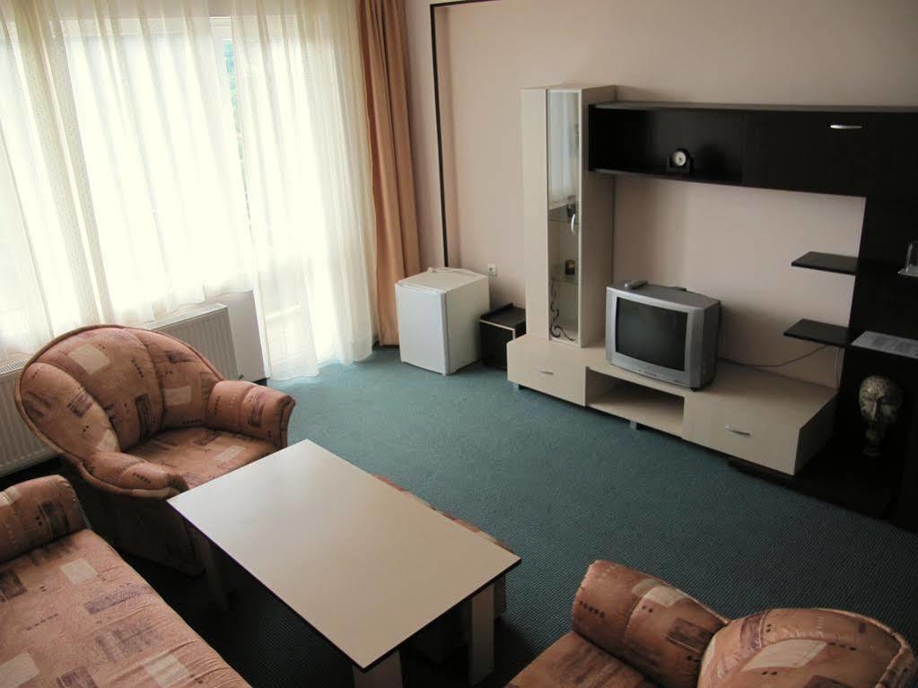 Family Hotel Lipite Tipchenitsa 外观 照片
