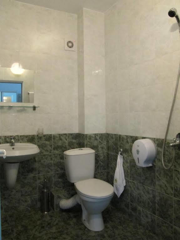 Family Hotel Lipite Tipchenitsa 外观 照片