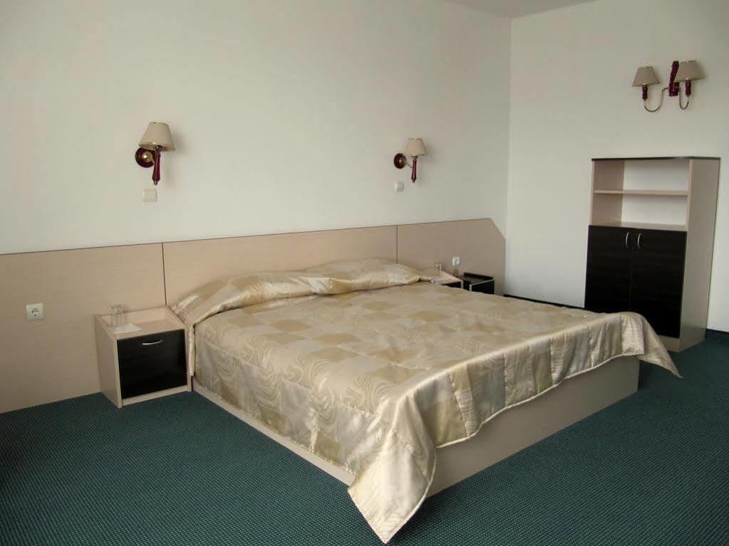 Family Hotel Lipite Tipchenitsa 外观 照片