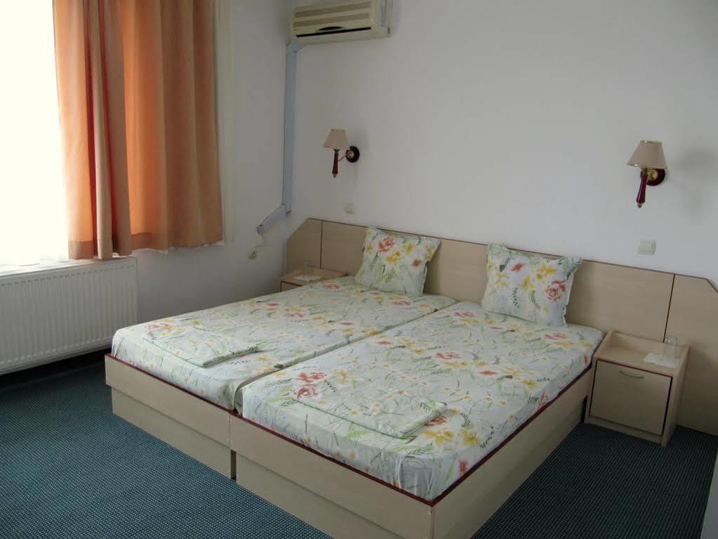 Family Hotel Lipite Tipchenitsa 外观 照片