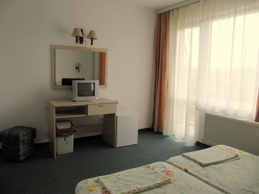 Family Hotel Lipite Tipchenitsa 外观 照片