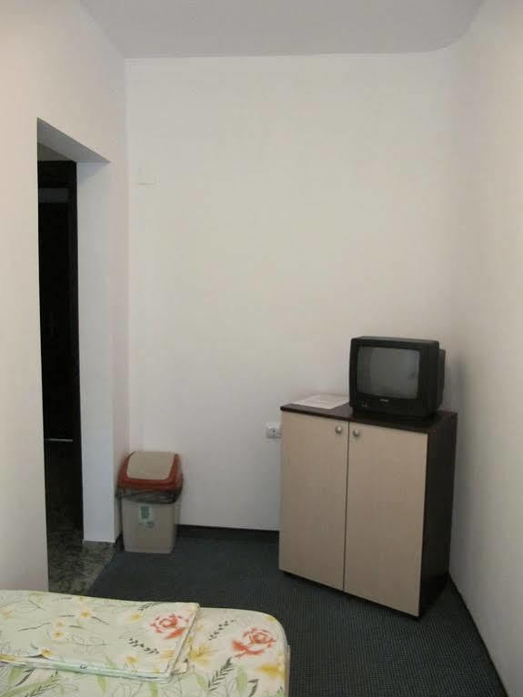 Family Hotel Lipite Tipchenitsa 外观 照片