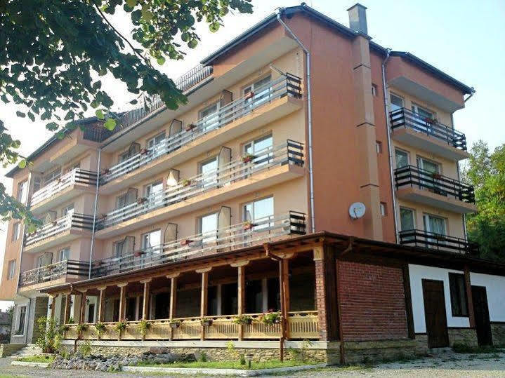 Family Hotel Lipite Tipchenitsa 外观 照片